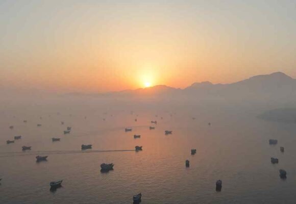 Iran and US agree deal to open Strait of Hormuz and extend ceasefire