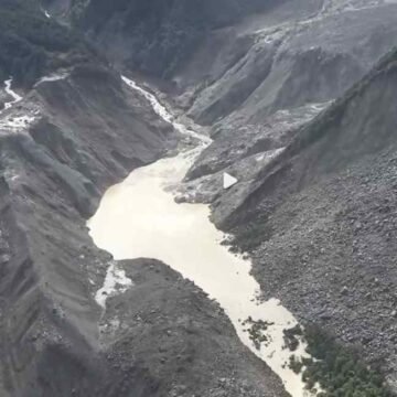 China suspends Himalaya flood rescue efforts as lake overflows