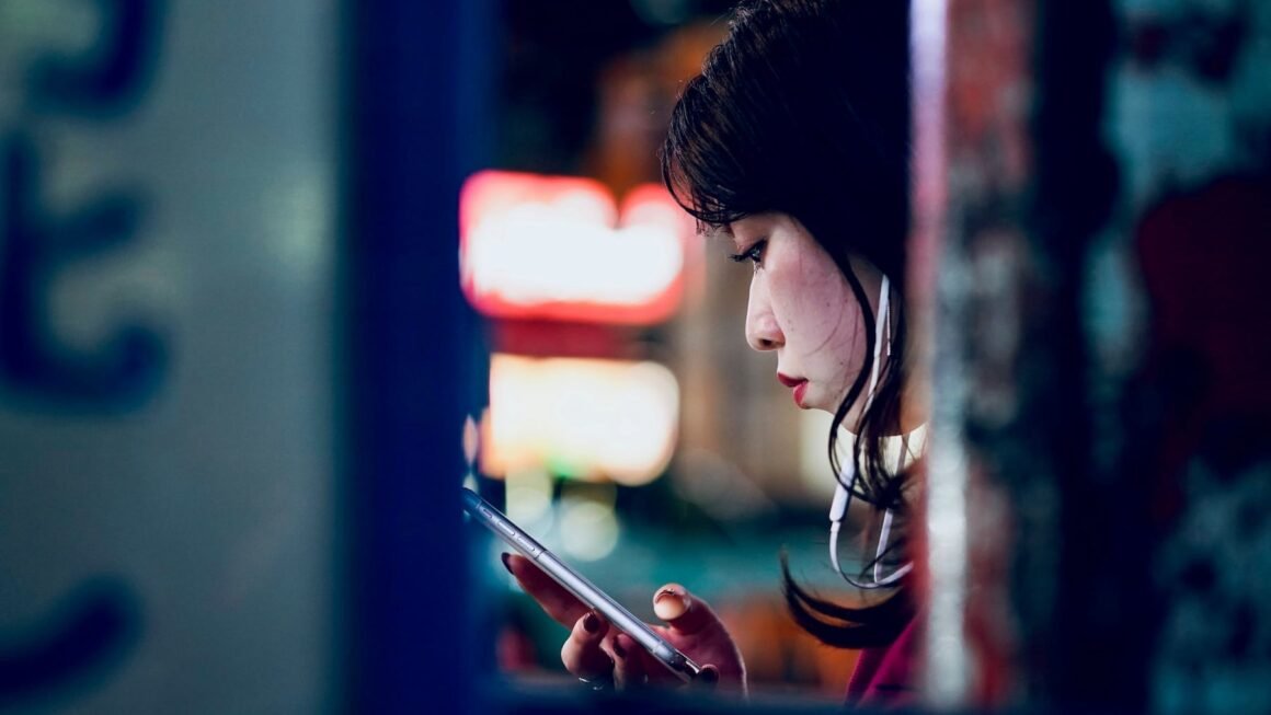 Why Consumer Trust Will Determine the Future of Fashion E-Commerce